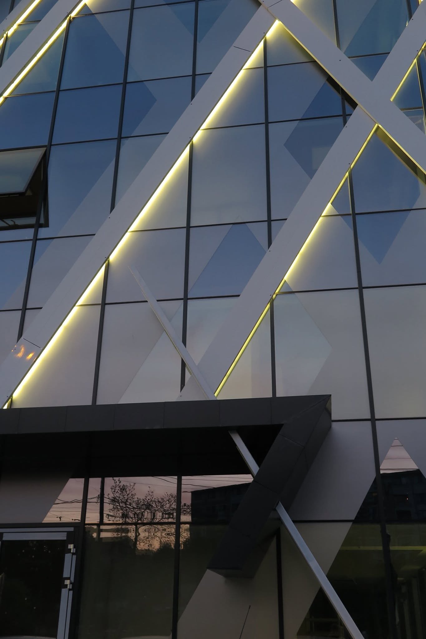 FLUX Tătărași — frame 3