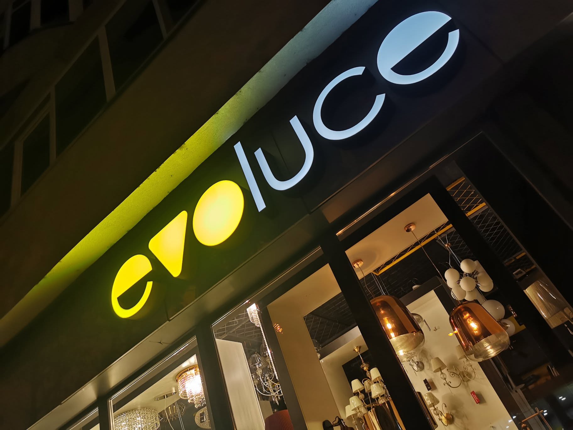 EvoLuce — Lighting Showroom — frame 2