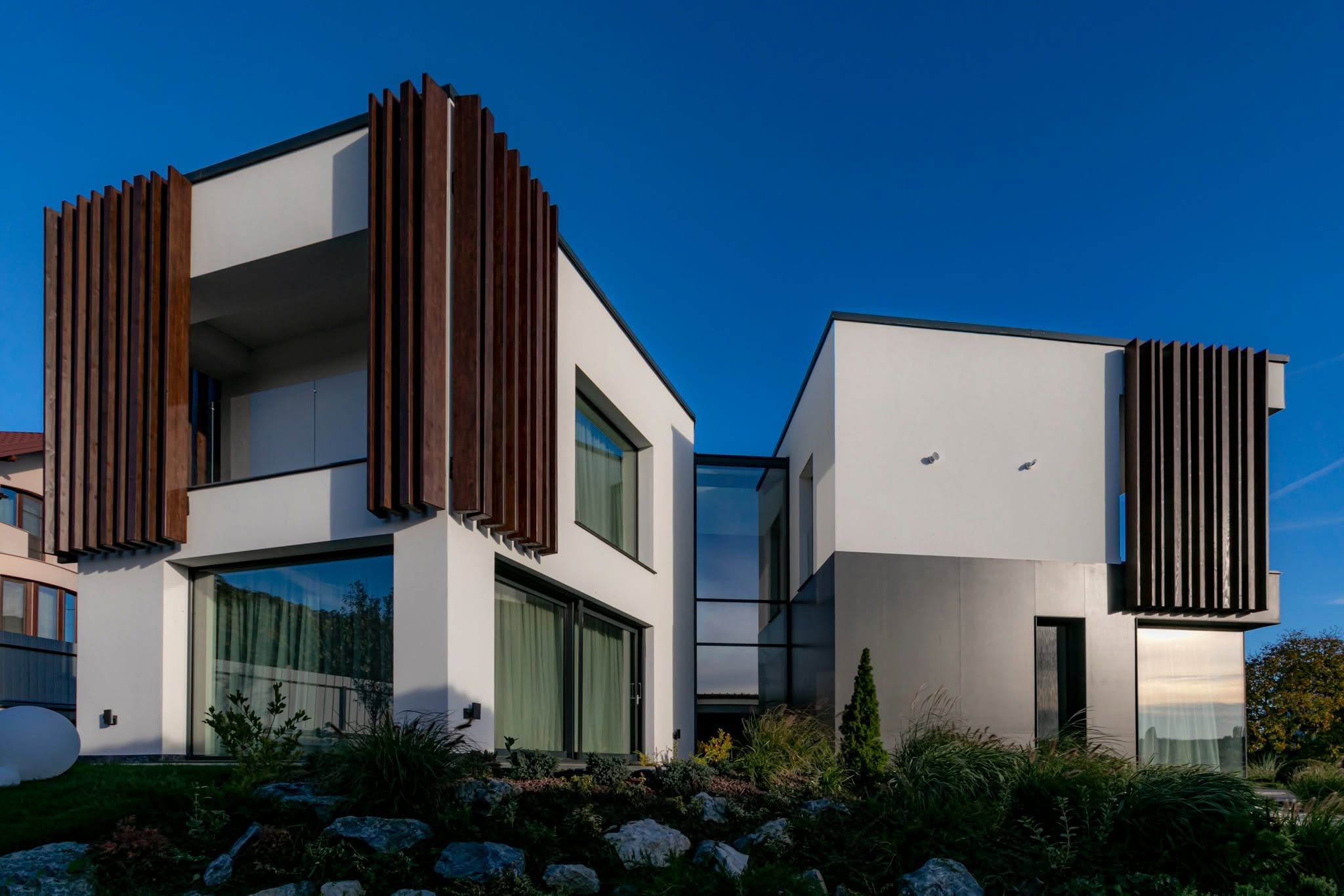 Brise-Soleil Residence — 3