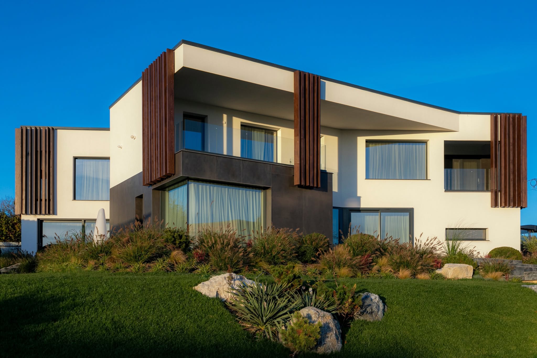 Brise-Soleil Residence — 11